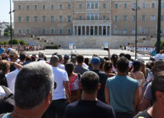 Αθήνα: Πάνω από 1.000 τουρίστες είδαν την αλλαγή της προεδρικής φρουράς – Βίντεο και φωτογραφίες