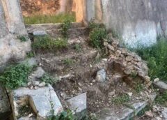 Κρήτη: Έκλεψαν τα σκαλοπάτια του ιστορικού Αρρεναγωγείου – Η οργισμένη ανάρτηση του Δημάρχου Αγίου Νικολάου και τα μέτρα για την προστασία του