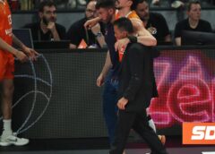 Video: Με δεμένο πόδι και δυσκολία στο περπάτημα ο Πουέρτο