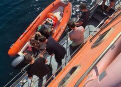 Λήμνος: Χωρίς ενεργό μέτωπο η φωτιά – Καρέ καρέ η επιχείρηση απεγκλωβισμού 59 ατόμων από την παραλία Θάνος