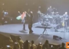 Aπαγόρευση εισόδου στη Σιγκαπούρη επειδή ύψωσαν την παλαιστινιακή σημαία σε συναυλία τους