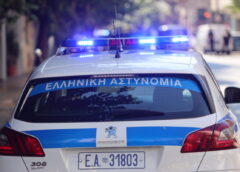 Εξάρχεια: Δράστες και αστυνομικοί εγκλωβίστηκαν μαζί μέσα σε διαμέρισμα