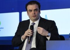 Bloomberg: Πρόωρες αποπληρωμές 13 δισ. ευρώ σχεδιάζει η Αθήνα – Πέφτει το χρέος κάτω από της Ιταλίας