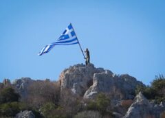 Μόνο συναισθήματα εθνικής υπερηφάνειας όταν βλέπεις τέτοια εικόνα στο άκρο της ΕΛΛΑΔΑΡΑΣ μας.