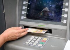 Συντάξεις Οκτωβρίου: Στα ΑΤΜ σήμερα οι πρώτοι δικαιούχοι – Τι ώρα μπαίνουν τα χρήματα