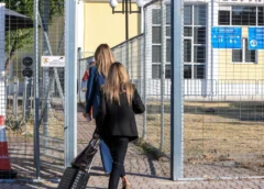 Ξέσπασαν οι συγγενείς των μηχανοδηγών στα Τέμπη: Από πού κι ως πού έβγαλαν το παιδί μου λαθρέμπορο; Αρχηγοί κομμάτων μίλαγαν για παράνομο φορτίο