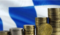 Τα οφέλη από τη μείωση του χρέους – Τι σημαίνει για την ελληνική οικονομία και την κοινωνία η πρόωρη αποπληρωμή ακριβών δανείων
