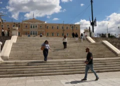 Bloomberg: η Ελλάδα στις τέσσερις χώρες με πλεόνασμα για το 2026