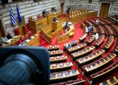 Διάταξη στη Βουλή: Τέλος στο αυτόφωρο εκπαιδευτικών για πράξεις κατά την άσκηση των καθηκόντων τους