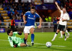 «Διαστημική» Κόμο «σκόρπισε» με 4-1 τη Γιουνάιτεντ – Έγραψε ιστορία ο Δουβίκας