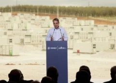 Εγκαινιάστηκε η μεγαλύτερη αυτόνομη μονάδα μπαταριών στην Ελλάδα